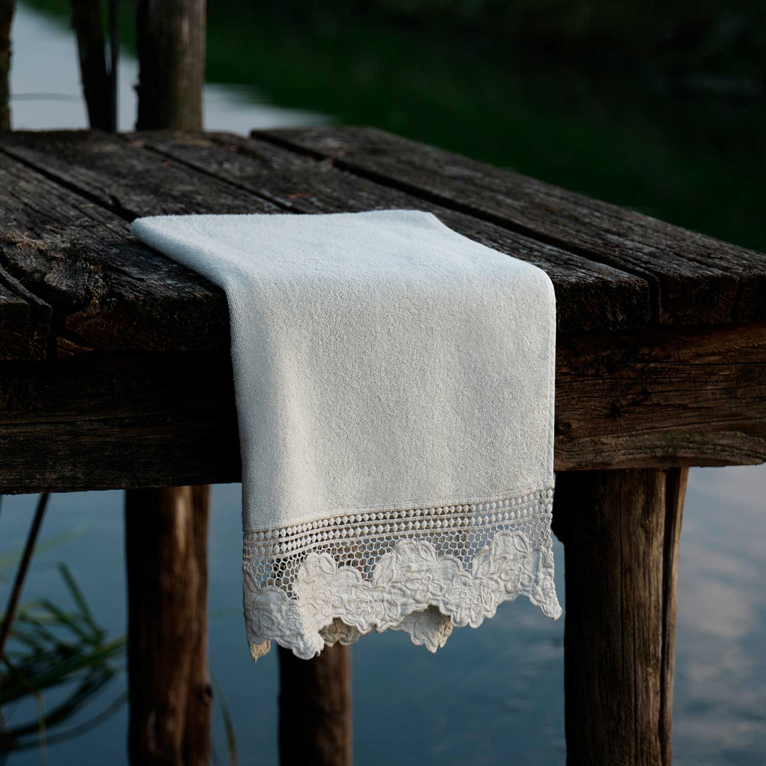 LA FABBRICA DEL LINO - Face and guest towels with Gardenia embroidery